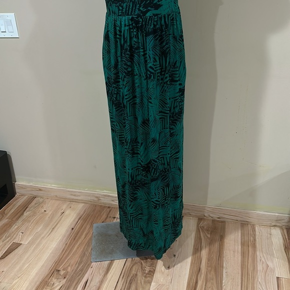 Green Halter Neck Sleeveless Sundress - Picture 3 of 8